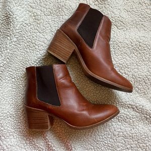 Nisolo Heeled Chelsea Boot - Brandy